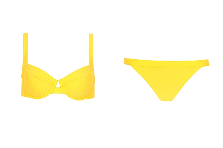 colores de verano influencers bikini amarillo calzedonia