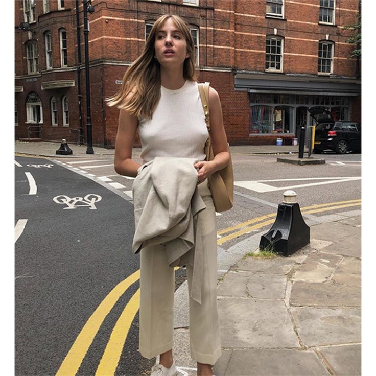 shotfromthestreet traje color beige