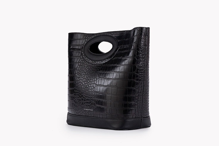 bolso negro textura cocodrilo paco Martínez