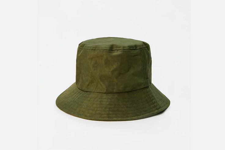 bucket hat sombrero caqui pull and bear Black Friday 2019