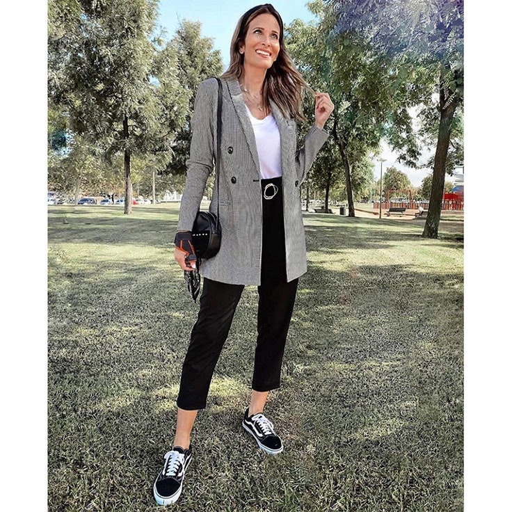 clara Fernández de molina con paso chic estilo