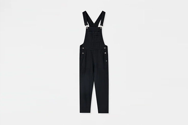 peto vaquero negro largo de pull and bear Lucía Bárcena