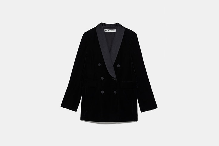 blazer tipo smoking de terciopelo negro de Zara Silvia Zamora