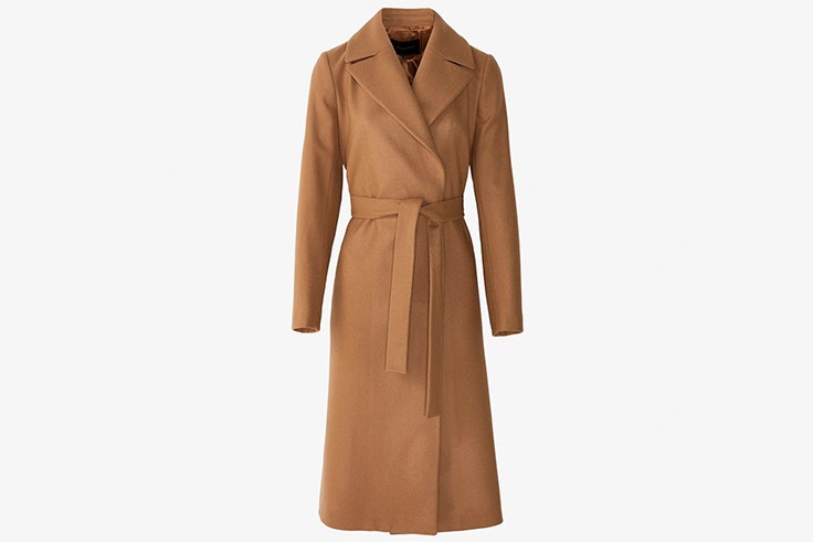 Abrigo en color camel con detalle de cinturón de Massimo Dutti