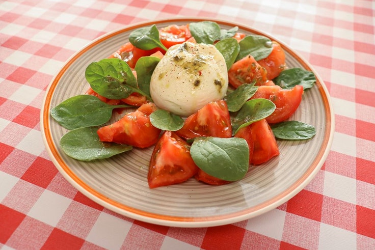 Día internacional de la cocina italiana Pomodoro ensalada