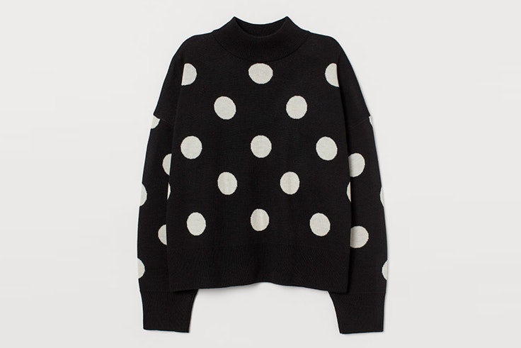 Jersey negro de lunares con cuello perkins de H&M