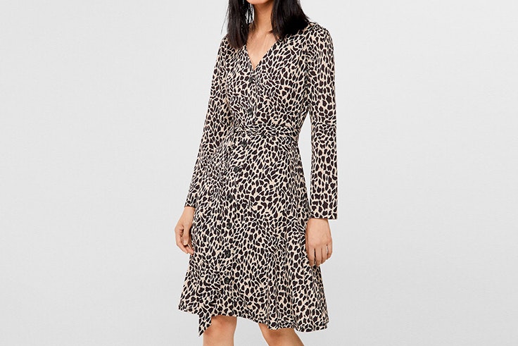 Vestido con estampado animal print y detalle de cinturón de Cortefiel