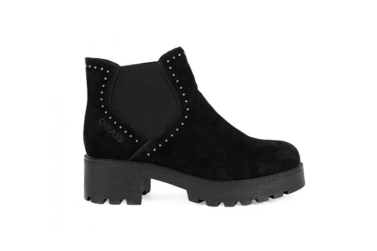 Botines negros con detalle de tachuelas de Chika 10