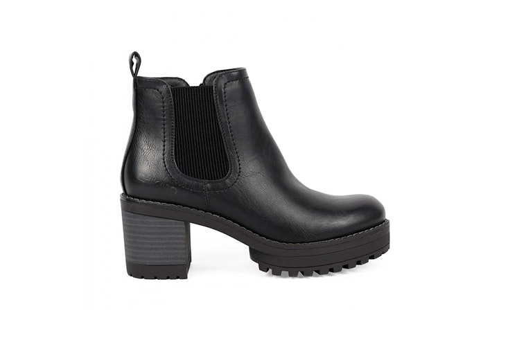 Botines negros con tacón de la zapatería Chika 10