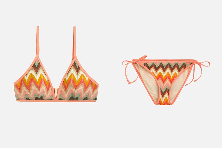Bikini triangular de crochet con estampado zig zag