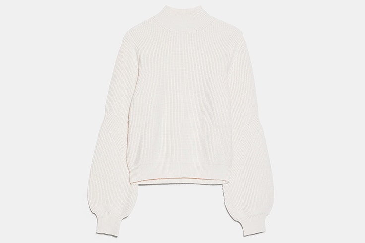 Jersey de cuello alto en color blanco de Zara