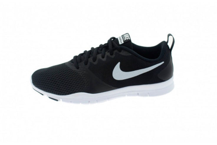 Zapatillas negras de Nike. Disponibles en Oteros