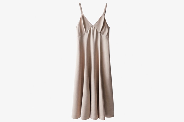 Vestido lencero en color beige de Massimo Dutti