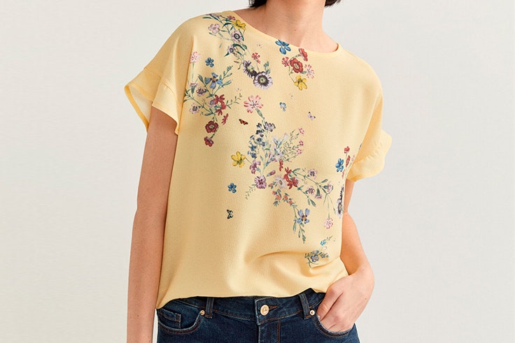 Blusa amarilla con estampado de flores de Springfield