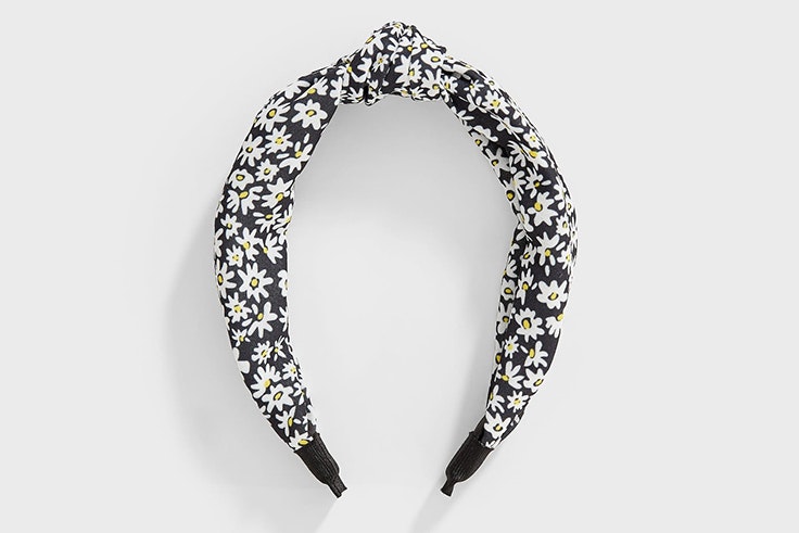 Diadema con estampado de margaritas de Stradivarius