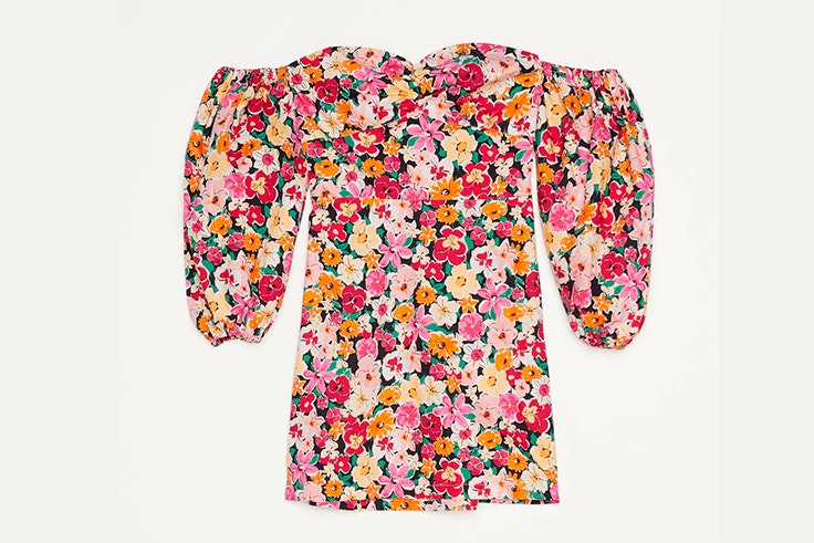 estampados de tendencia Vestido de flores con escote bardot de Bershka