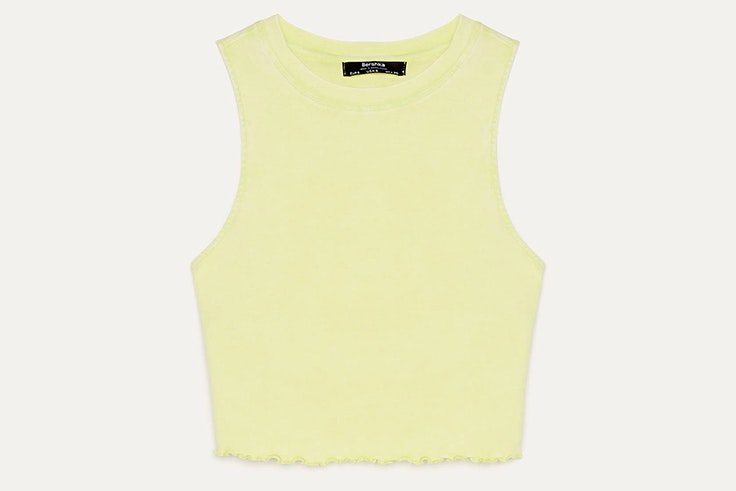 Top cropped en color pastel de Bershka