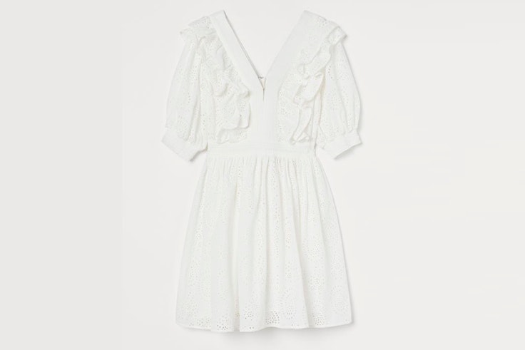 Vestido blanco con volantes y detalles bordados de H&M