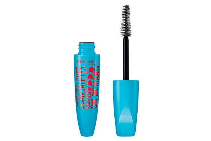 Máscara de pestañas waterproof de Rimel London. Disponible en Primo