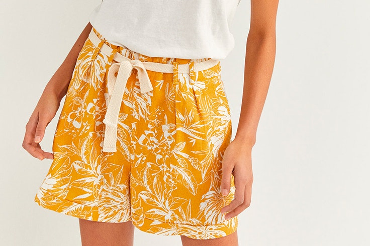Pantalón corto estampado en color amarillo de Springfield