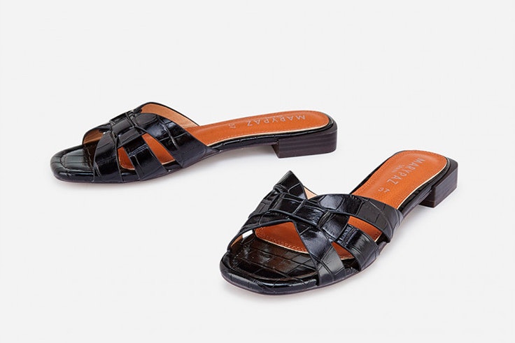 Sandalias planas en color negro de Marypaz