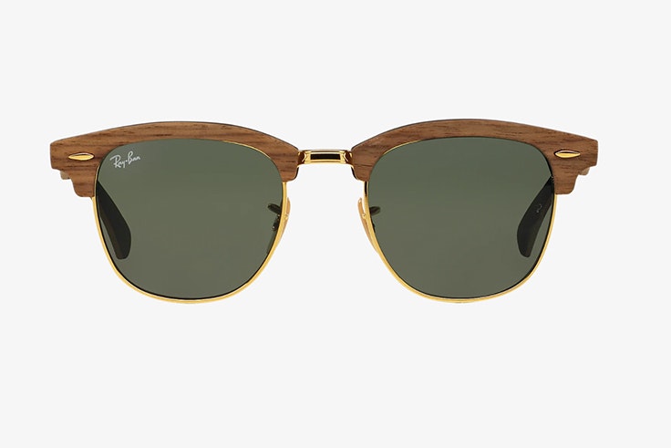 Gafas de sol Ray Ban en color marrón. Disponibles en Sunglass Hut