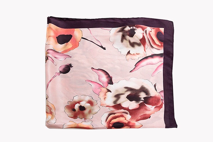 Pañuelo con estampado de flores de Paco Martínez -