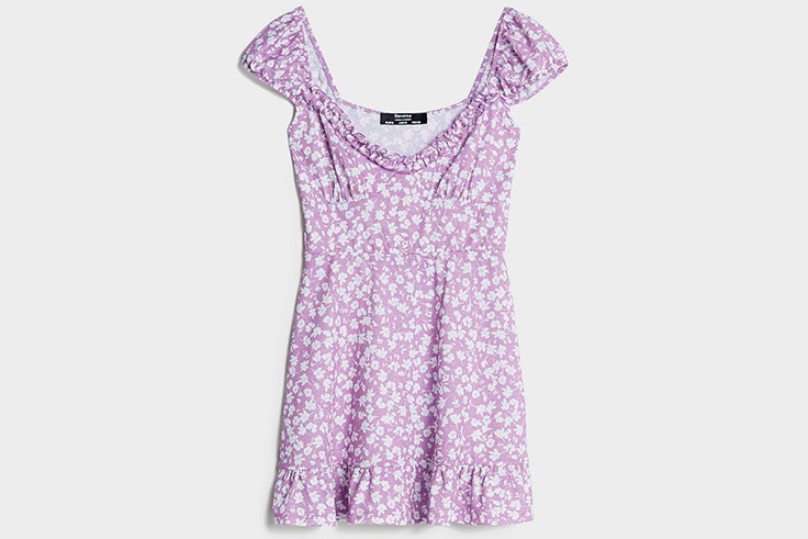 Vestido lila con estampado de flores blancas