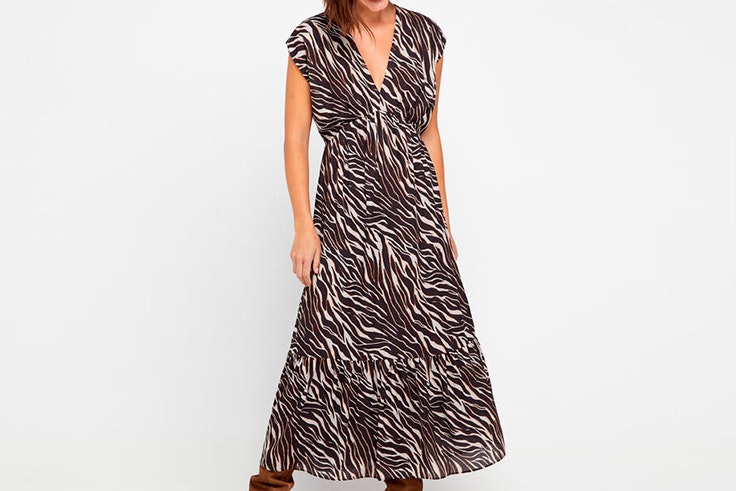 Vestido midi con estampado de cebra de Cortefiel