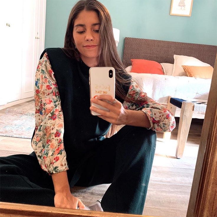 maria g de jaime chaleco negro de punto tendencia