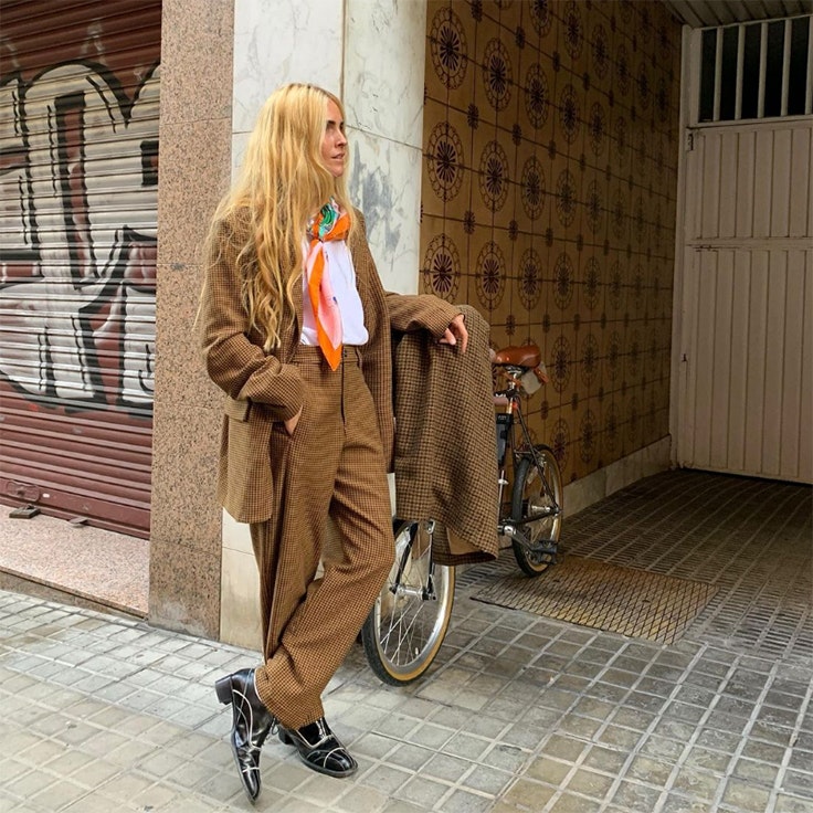 blanca miro trajes marrón
