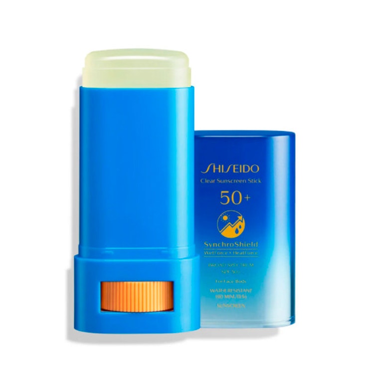 Protector solar en barra Clear Suncare Stick SPF50+ de Shiseido. Disponible en Primor