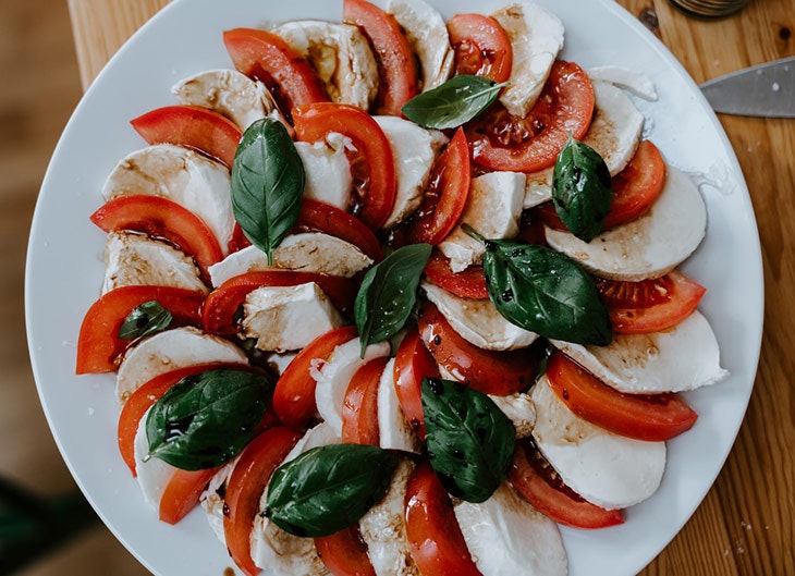 recetas con mozzarella ensalada caprese