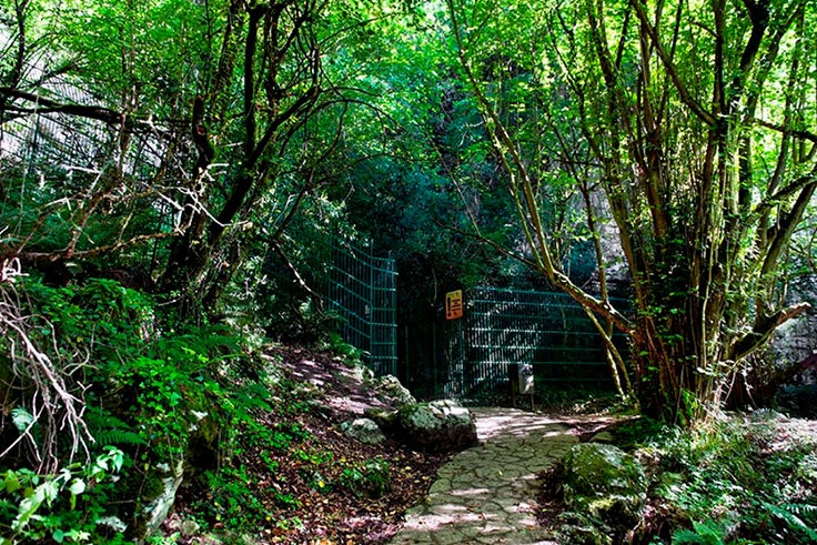 como llegar a la cueva de el pendo