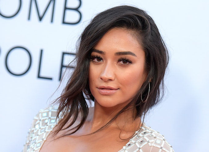 SHAY MITCHELL NUDE OJOS MARRONES