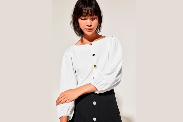 blusa-blanca-manga-abullonada-cortefiel