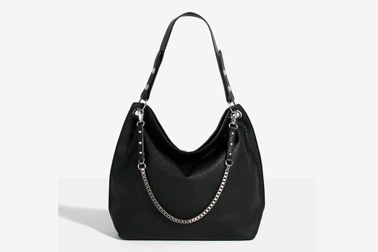 grace-villareal-bolso-negro-asa-cadena-metal-parfois