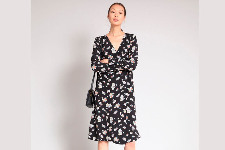 vestido-negro-estampado-flores-pimkie