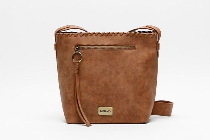 paula-arguelles-bolso-marron-tipo-saco-misako