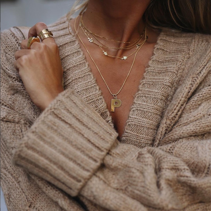paula-arguelles-detalles-conjunto-colgantes-collares-dorados