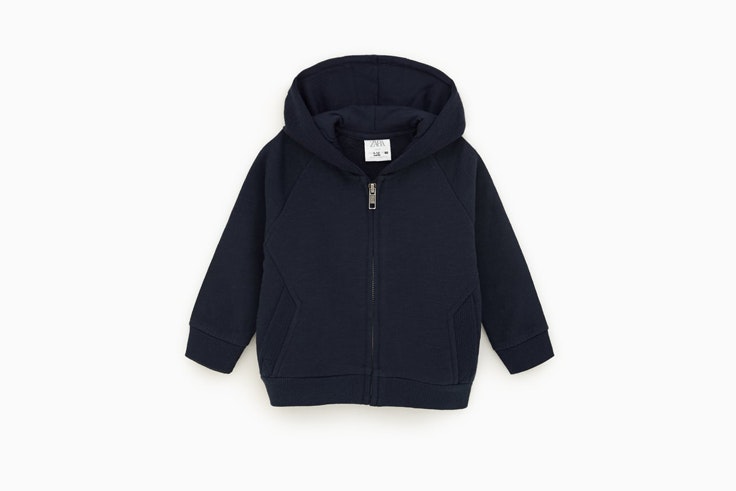 sudadera-azul-marino-capucha-cremallera-zara