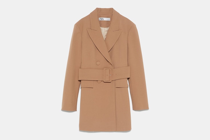 abrigo-largo-camel-detalle-cinturon-zara