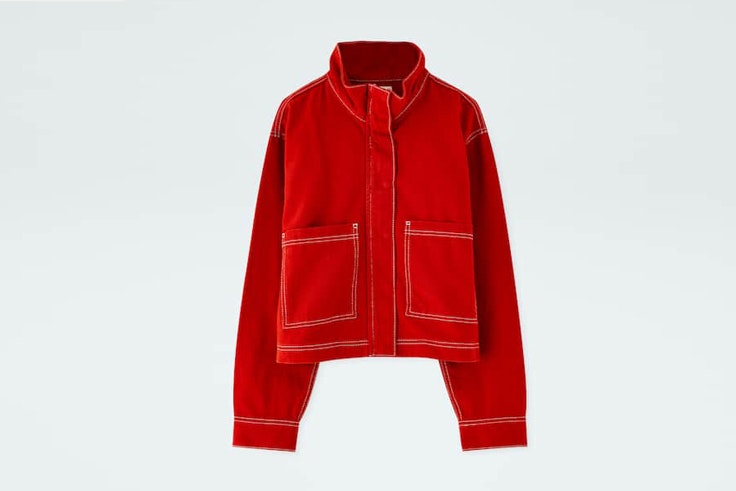 chaqueta-roja-costuras-contraste-pull-and-bear
