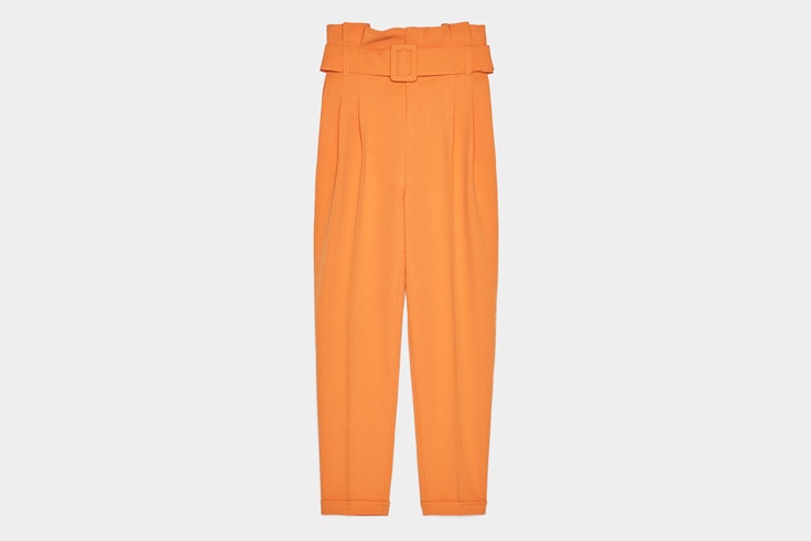 pantalon-naranja-cinturon-bershka