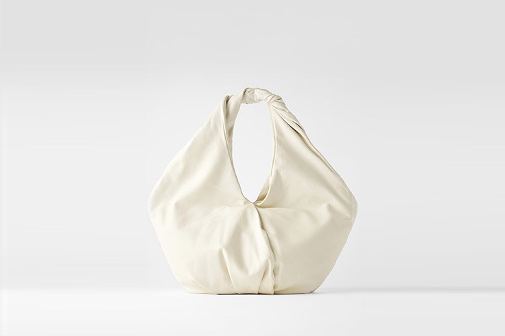 bolso shopper pañuelo piel color crudo zara saray luis martín