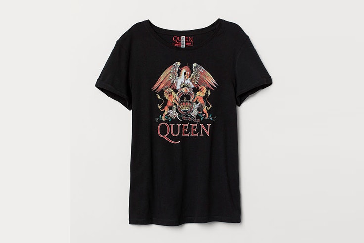 camiseta negra estampado queen hm