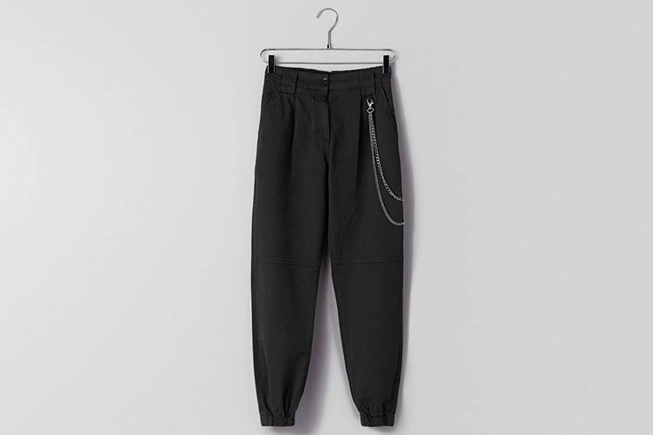 pantalon negro cargo bershka