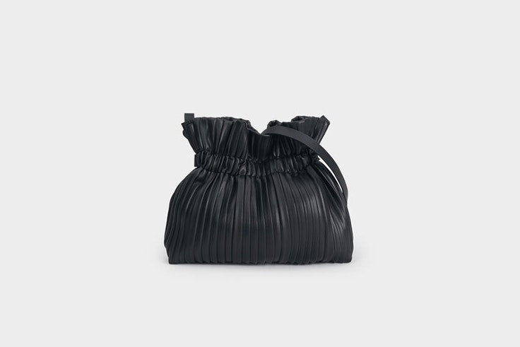 bolso bandolera plisada negro parfois Jessie Bush