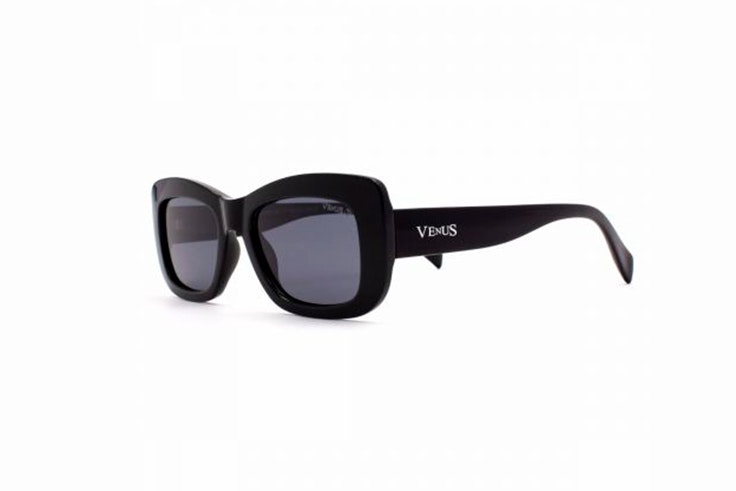 Gafas de sol rectangulares en color negro de Venus. Disponible en Soloptical