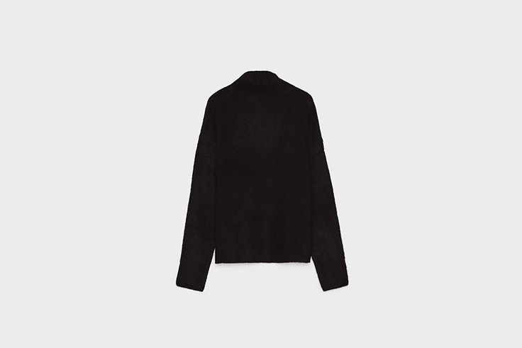 jersey negro de cuello alto de Bershka Inma Soria